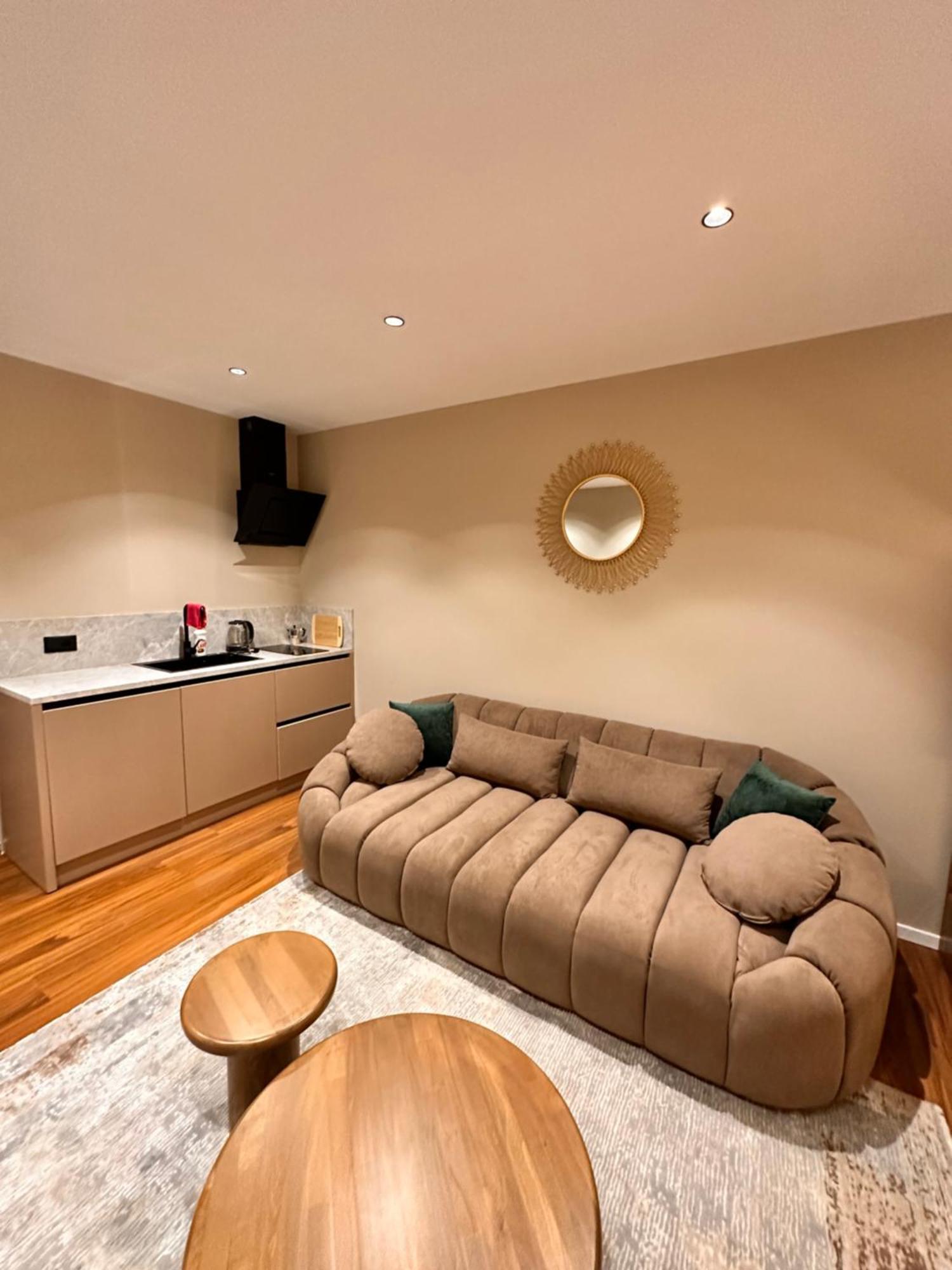 Aia Suites & Apartments Tirana Bagian luar foto